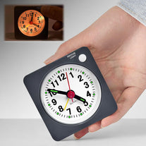 Travel Alarm Clock Silent Analog Clock Ultra Small Clock with Snooze Nightlight, Compact and Lightweight, Battery Operated, Easy Setting, Super Silent Non-Ticking